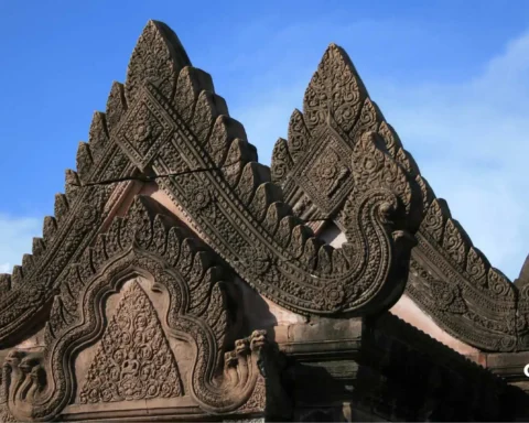 Differences between Indian and Khmer temple art